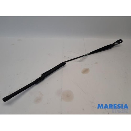 Peugeot - 208 - Front wiper arm