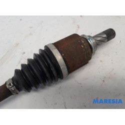 Renault - Clio - Front drive shaft, left