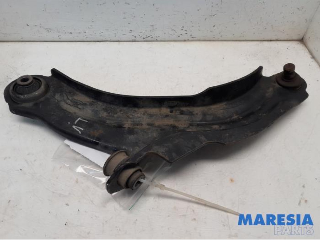 Renault - Clio - Front lower wishbone, left