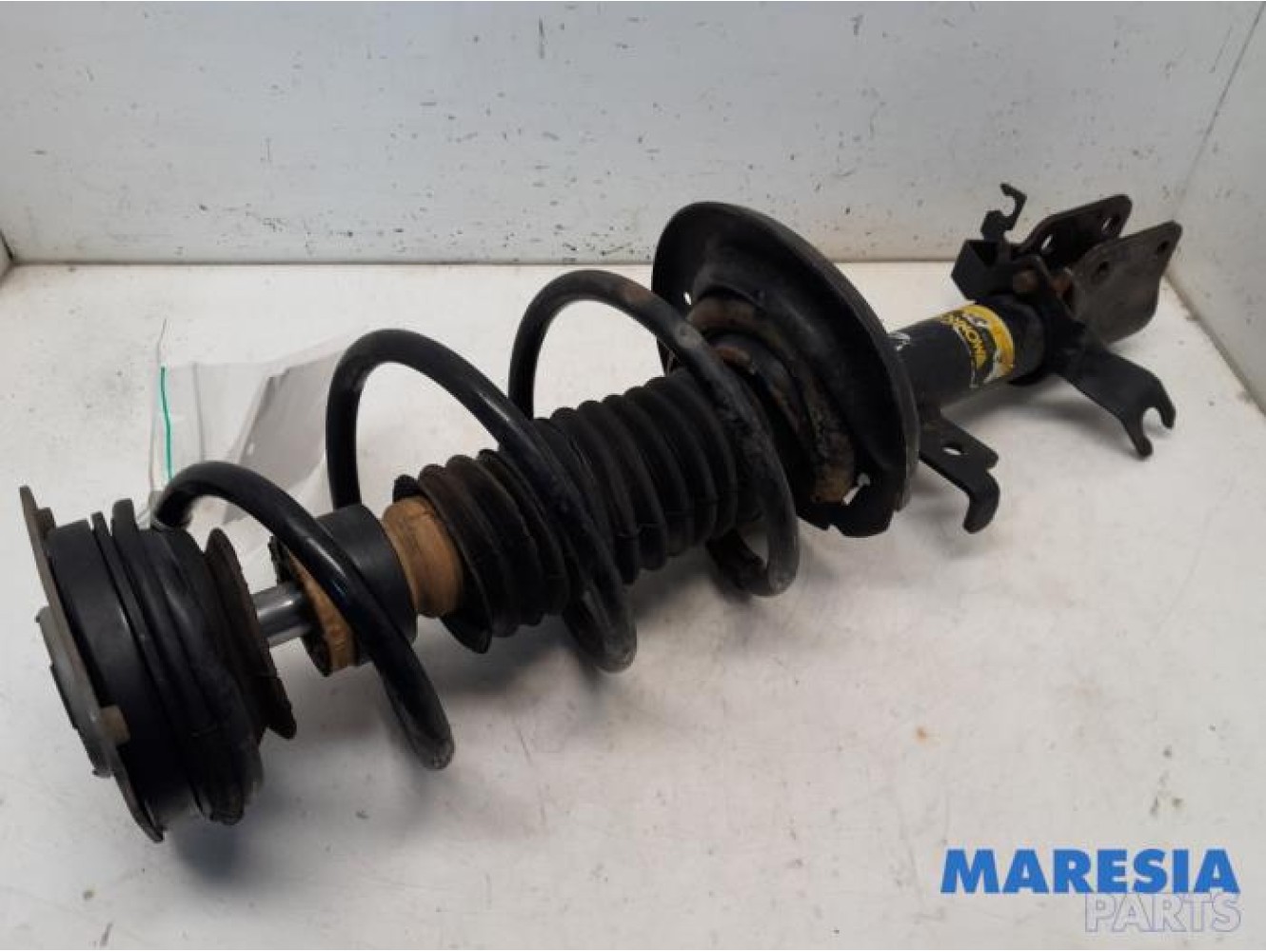 Renault - Clio - Front shock absorber rod, left
