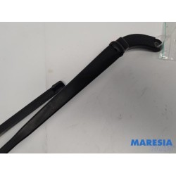 Renault - Clio - Front wiper arm