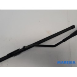 Renault - Clio - Front wiper arm