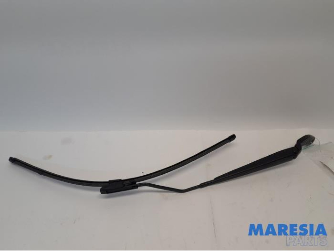 Renault - Clio - Front wiper arm