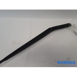 Renault - Clio - Front wiper arm
