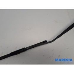 Renault - Clio - Front wiper arm