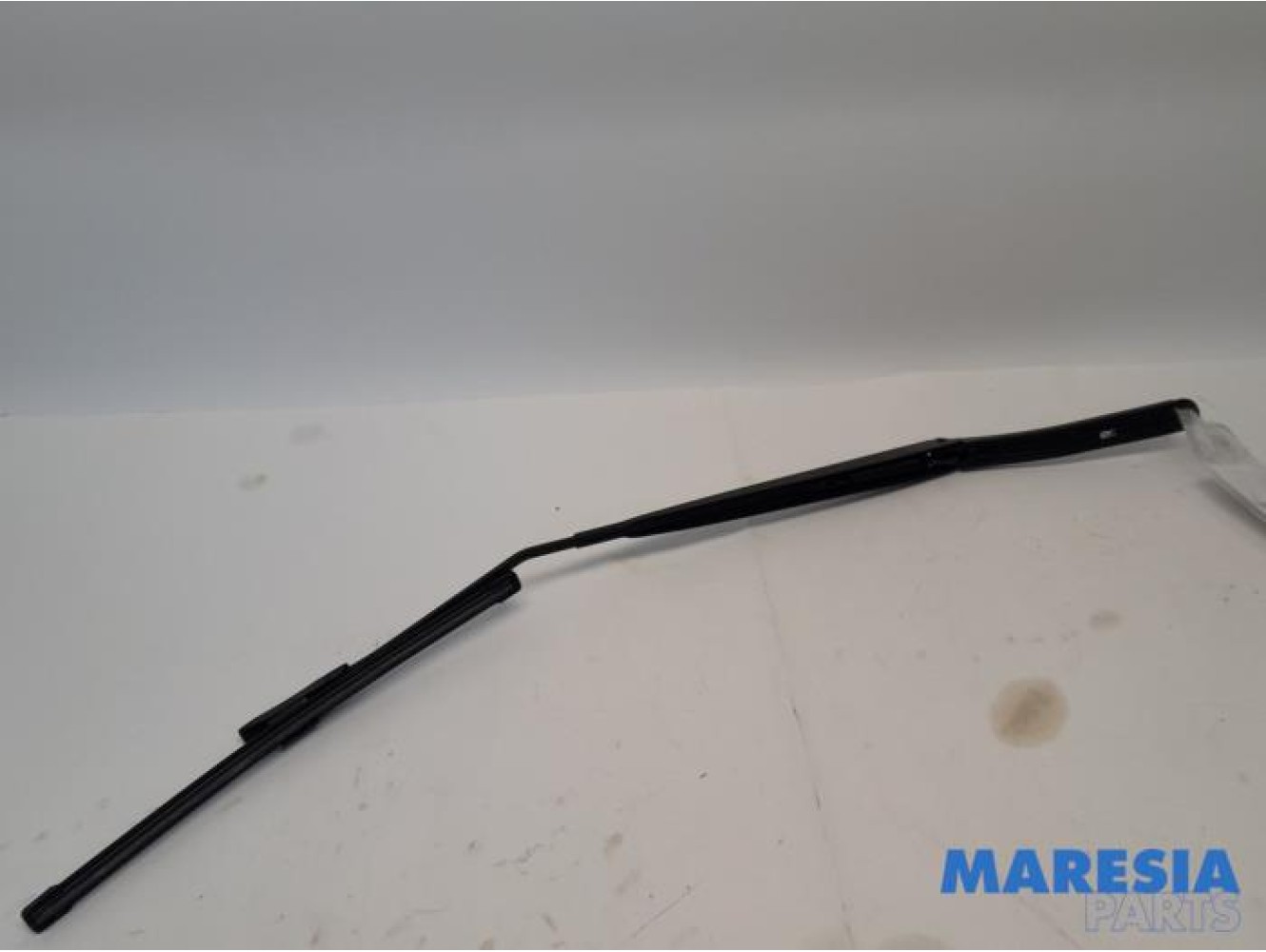 Renault - Clio - Front wiper arm