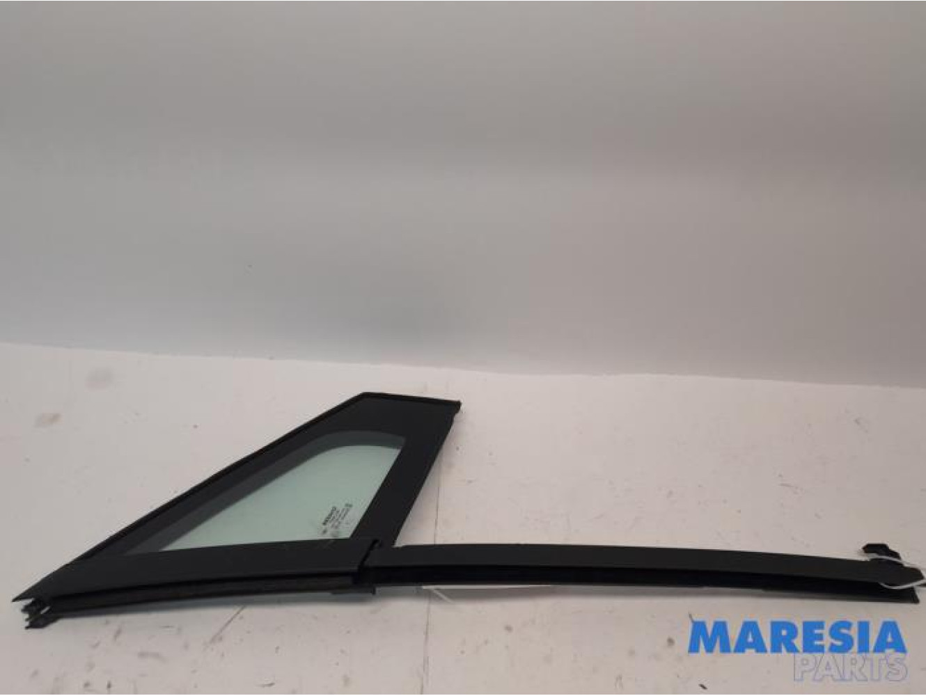 Renault - Clio - Quarter light, front right