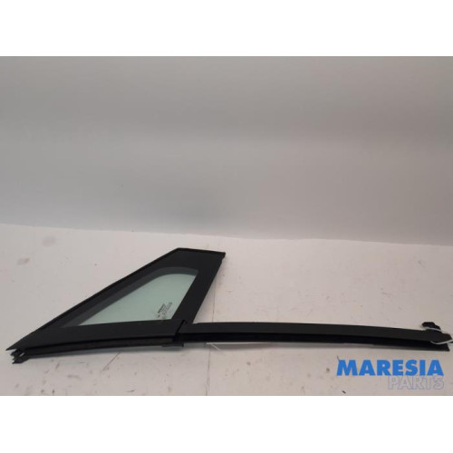 Renault - Clio - Quarter light, front right