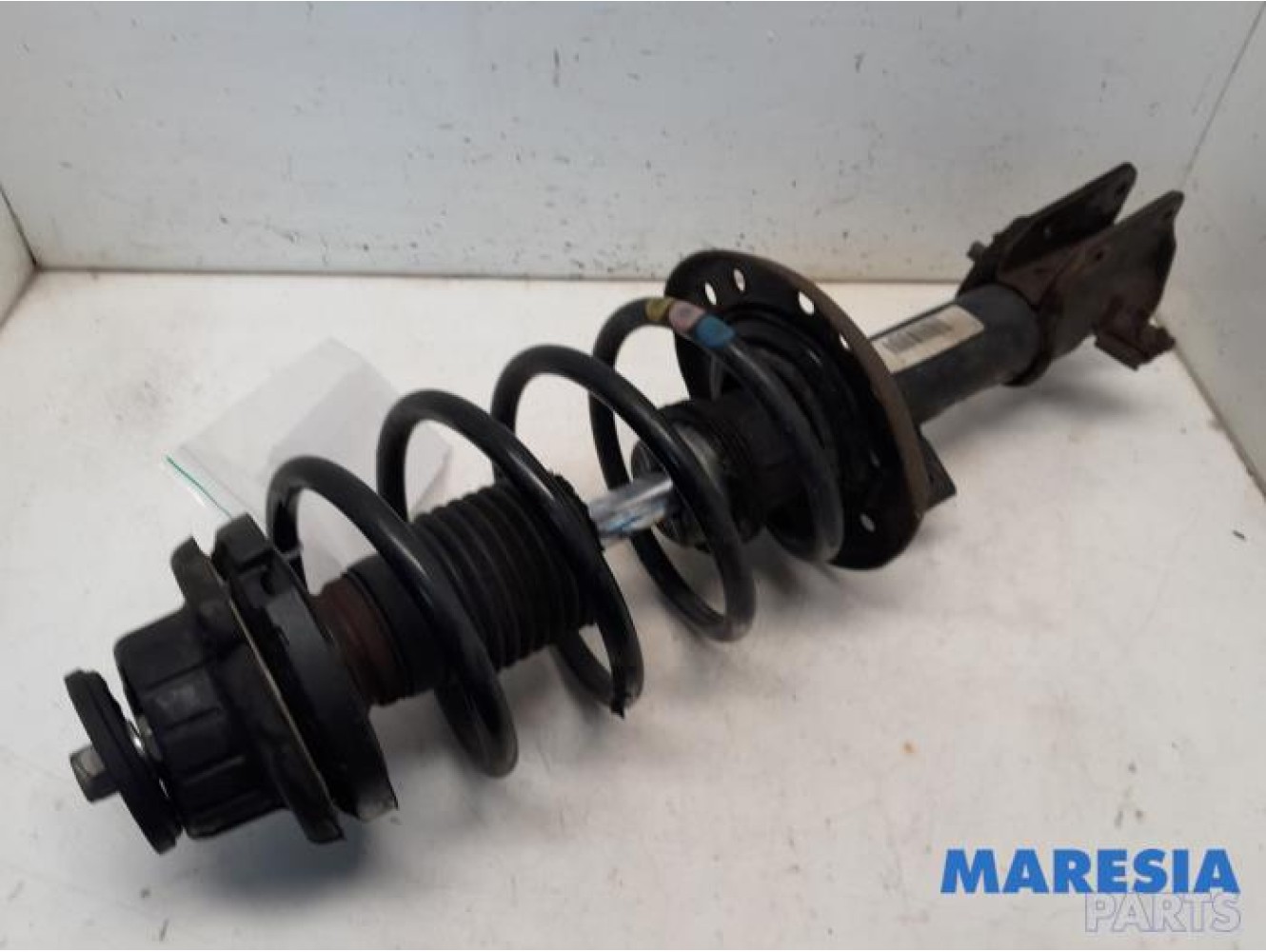 Lancia - Delta - Front shock absorber rod, right