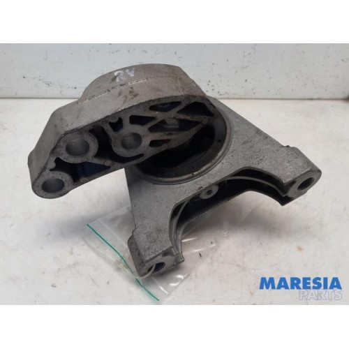 Lancia - Delta - Engine mount