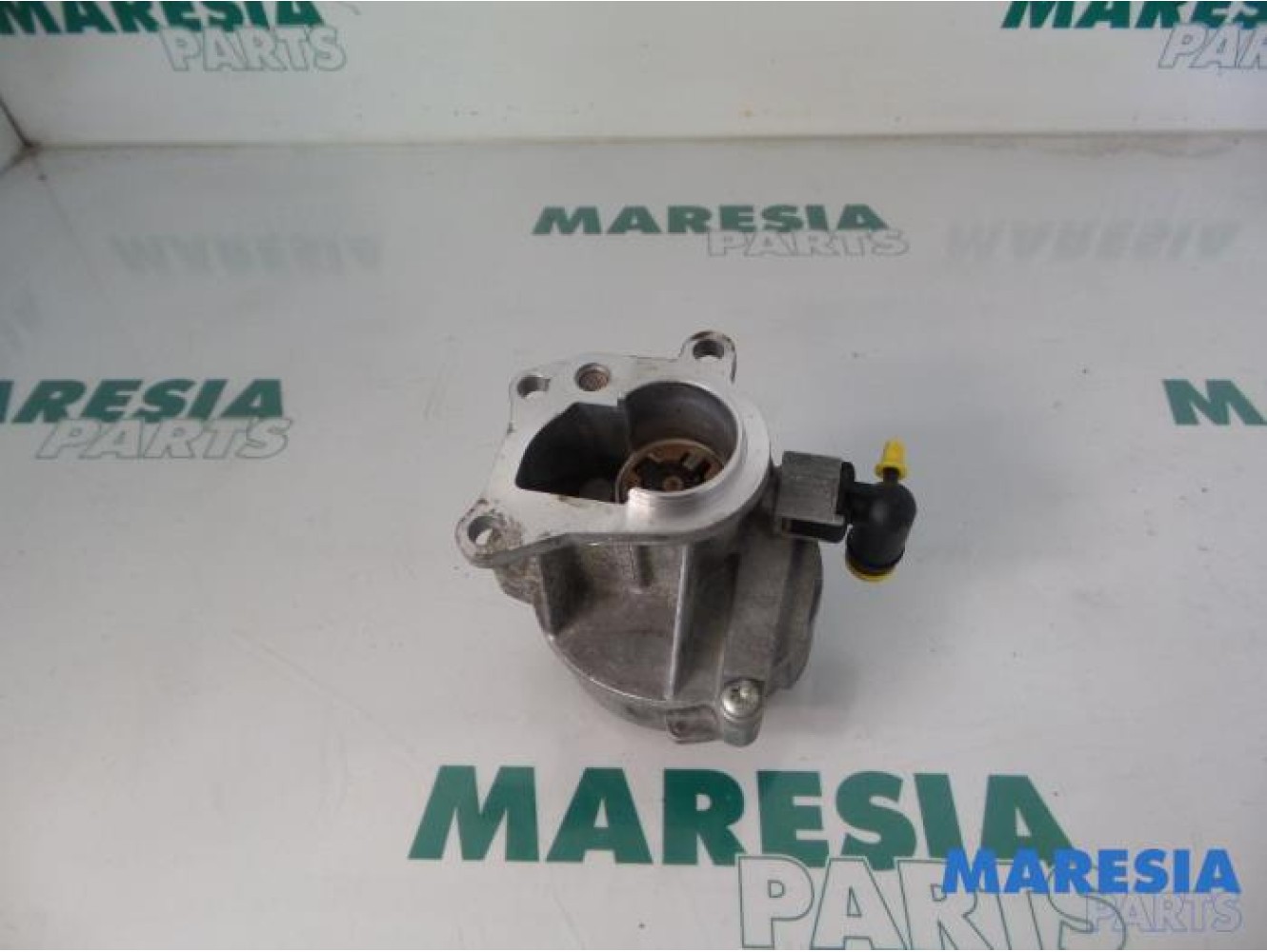 Renault - Megane - Vacuum pump (diesel)