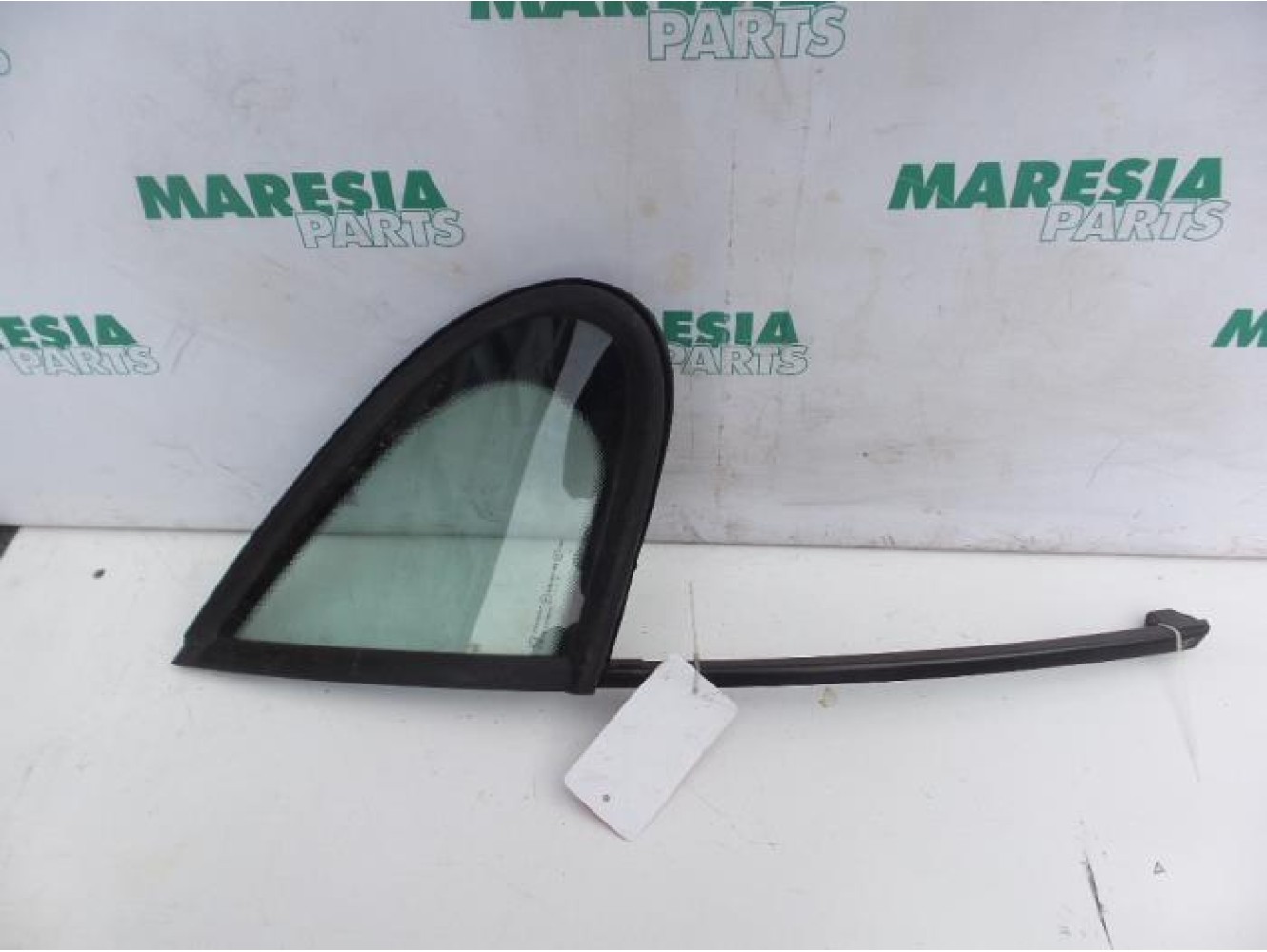 Peugeot - 207 - Quarter light, front right