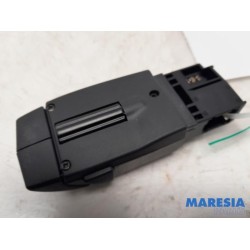 Renault - Clio - Steering wheel mounted radio control
