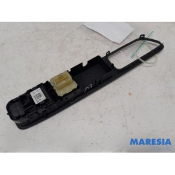 Renault - Clio - Multi-functional window switch