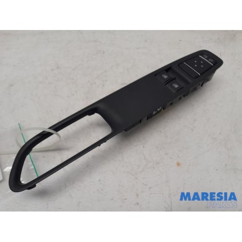 Renault - Clio - Multi-functional window switch