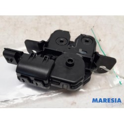 Renault - Clio - Tailgate lock mechanism