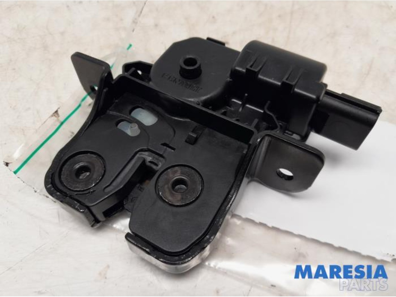 Renault - Clio - Tailgate lock mechanism