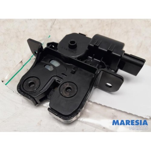 Renault - Clio - Tailgate lock mechanism