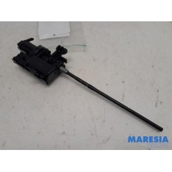 Renault - Clio - Tank flap lock motor