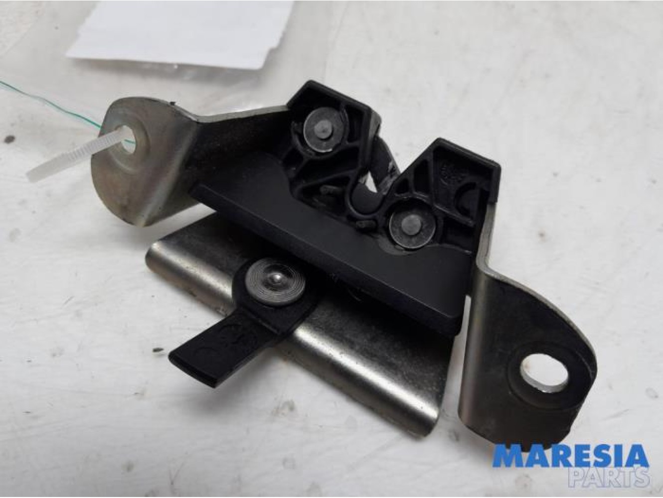 Citroen - C1 - Tailgate lock mechanism