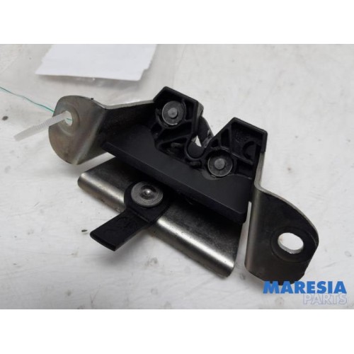 Citroen - C1 - Tailgate lock mechanism