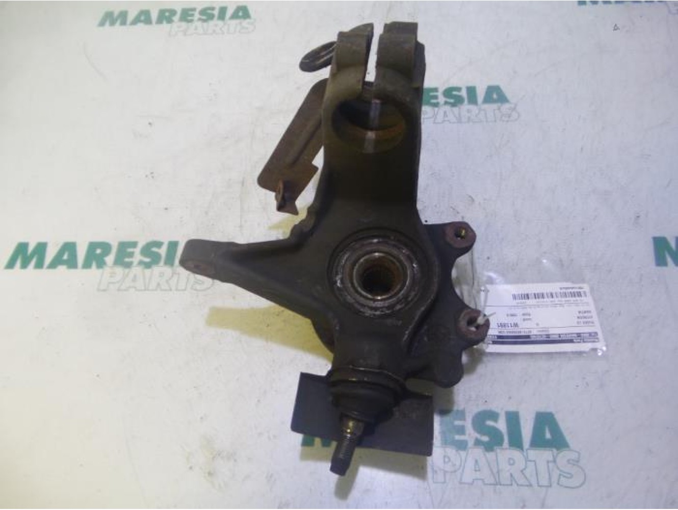 Citroen - Xantia - Fusee links-voor