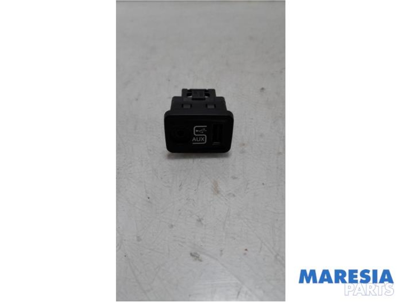 Alfa Romeo - Giulietta - AUX/USB aansluiting
