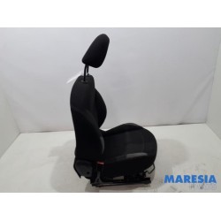 Peugeot - 208 - Sitz links