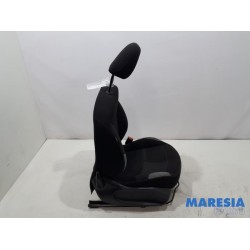 Peugeot - 208 - Seat, right