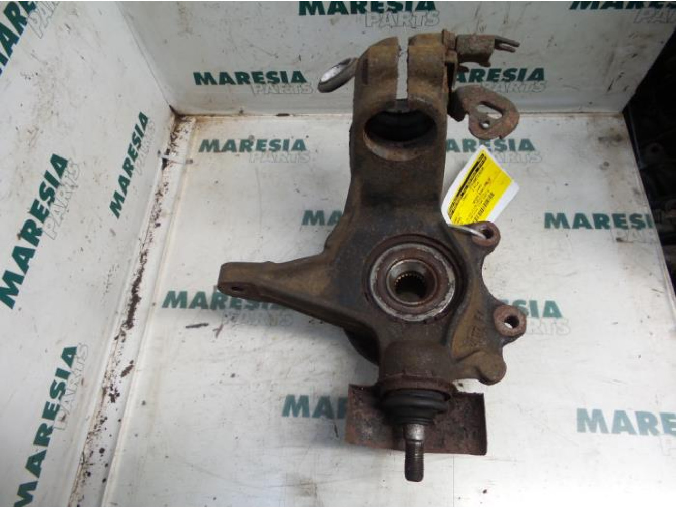 Citroen - Xantia - Fusee links-voor