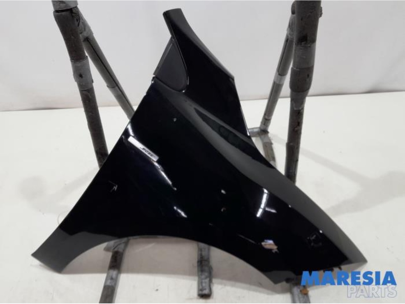 Renault - Megane - Front wing, right