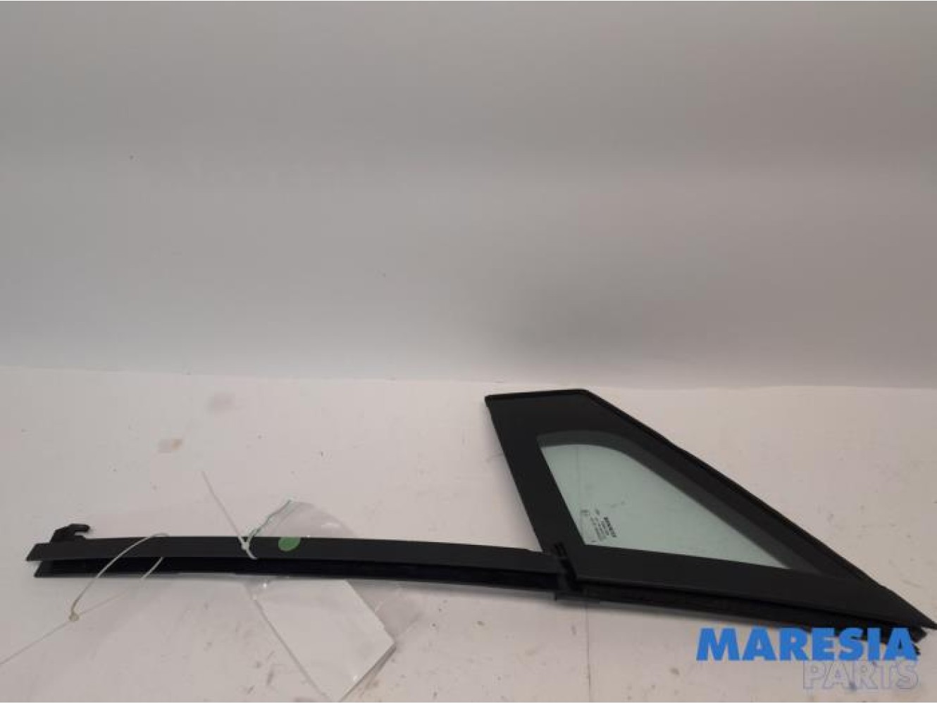 Renault - Clio - Quarter light, front left