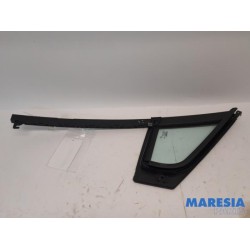Renault - Clio - Quarter light, front left