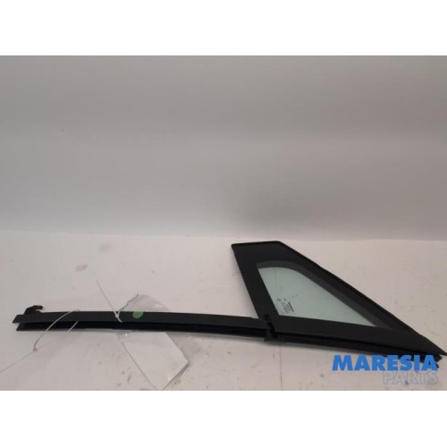Renault - Clio - Quarter light, front left