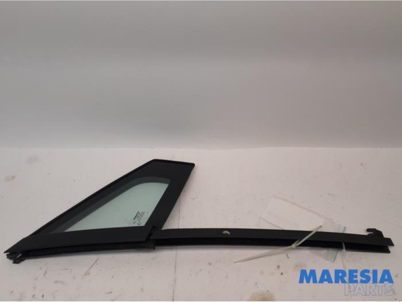 Renault - Clio - Quarter light, front right