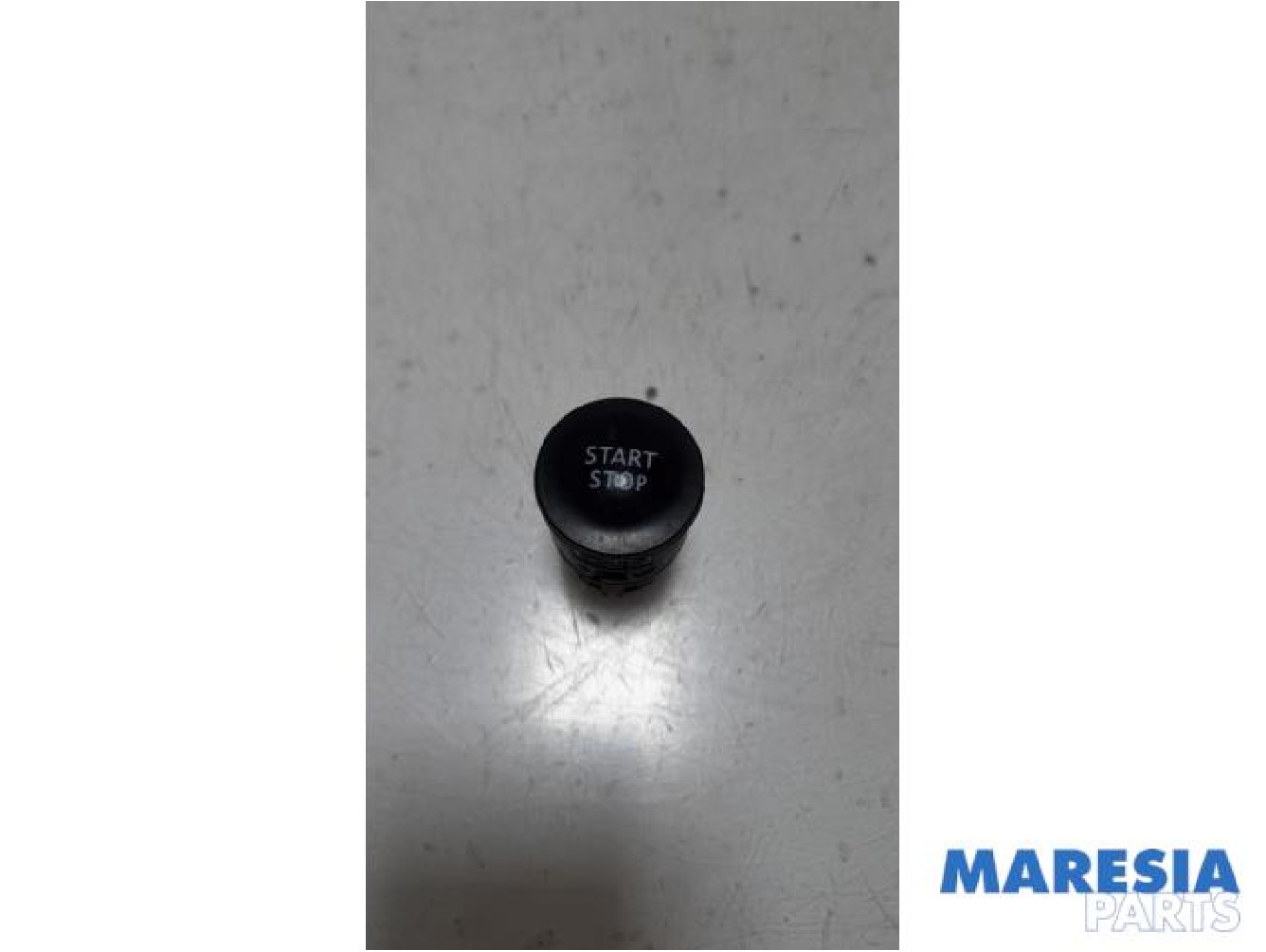 Renault - Captur - Start/stop switch