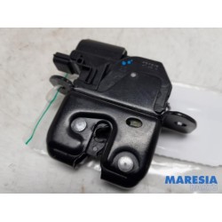 Renault - Clio - Tailgate lock mechanism