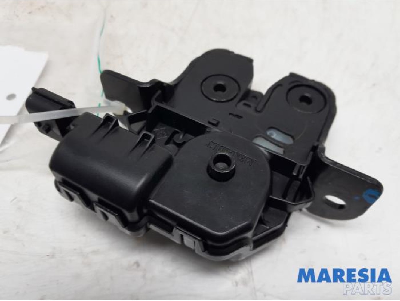 Renault - Clio - Tailgate lock mechanism