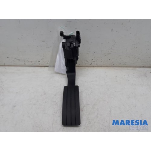 Renault - Clio - Accelerator pedal