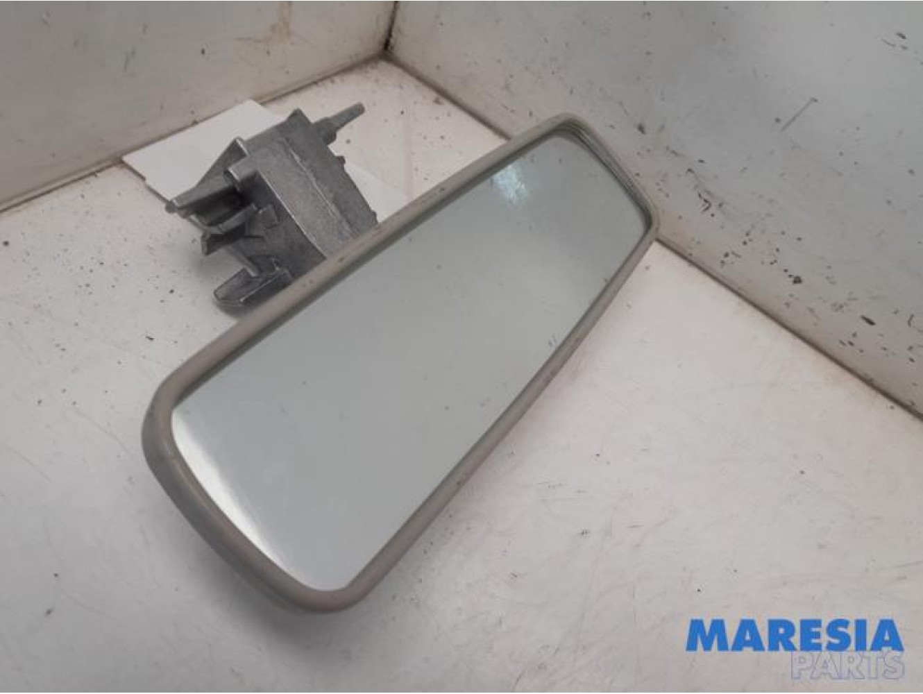 Renault - Captur - Rear view mirror