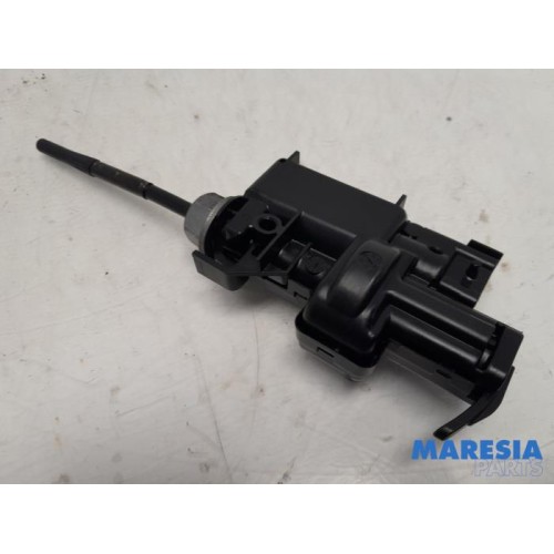 Renault - Clio - Tank flap lock motor