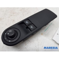Renault - Clio - Multi-functional window switch