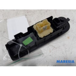 Renault - Clio - Multi-functional window switch
