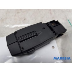 Renault - Clio - Steering wheel mounted radio control