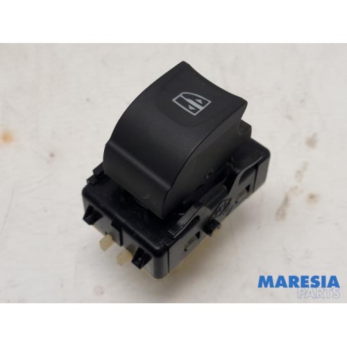 Renault - Captur - Electric window switch