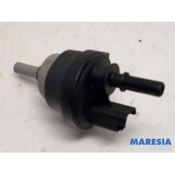Renault - Captur - Vacuum valve