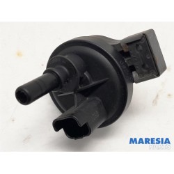 Renault - Captur - Vacuum valve