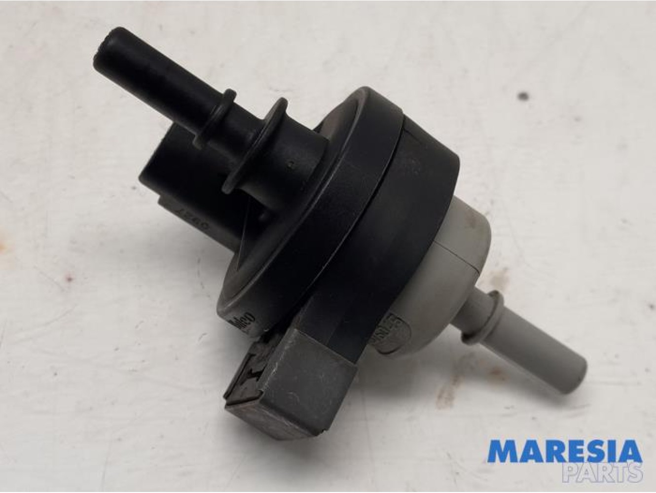 Renault - Captur - Vacuum valve