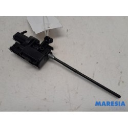 Renault - Captur - Tank flap lock motor