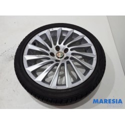 Alfa Romeo - Giulietta - Sportvelgenset + banden